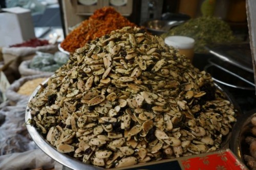 Spices almonds covered in za'atar