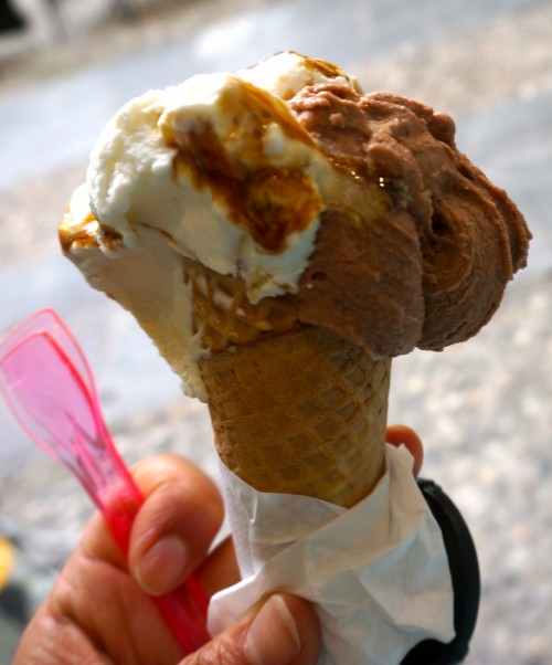 Fichi e caramelli e ciocco crok gelato in Lake Como
